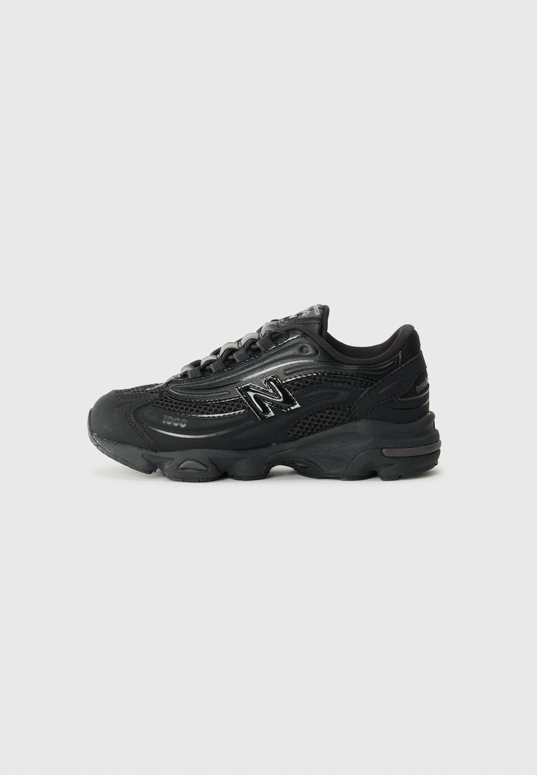KICK-STEP x DARK New Balance "1000"