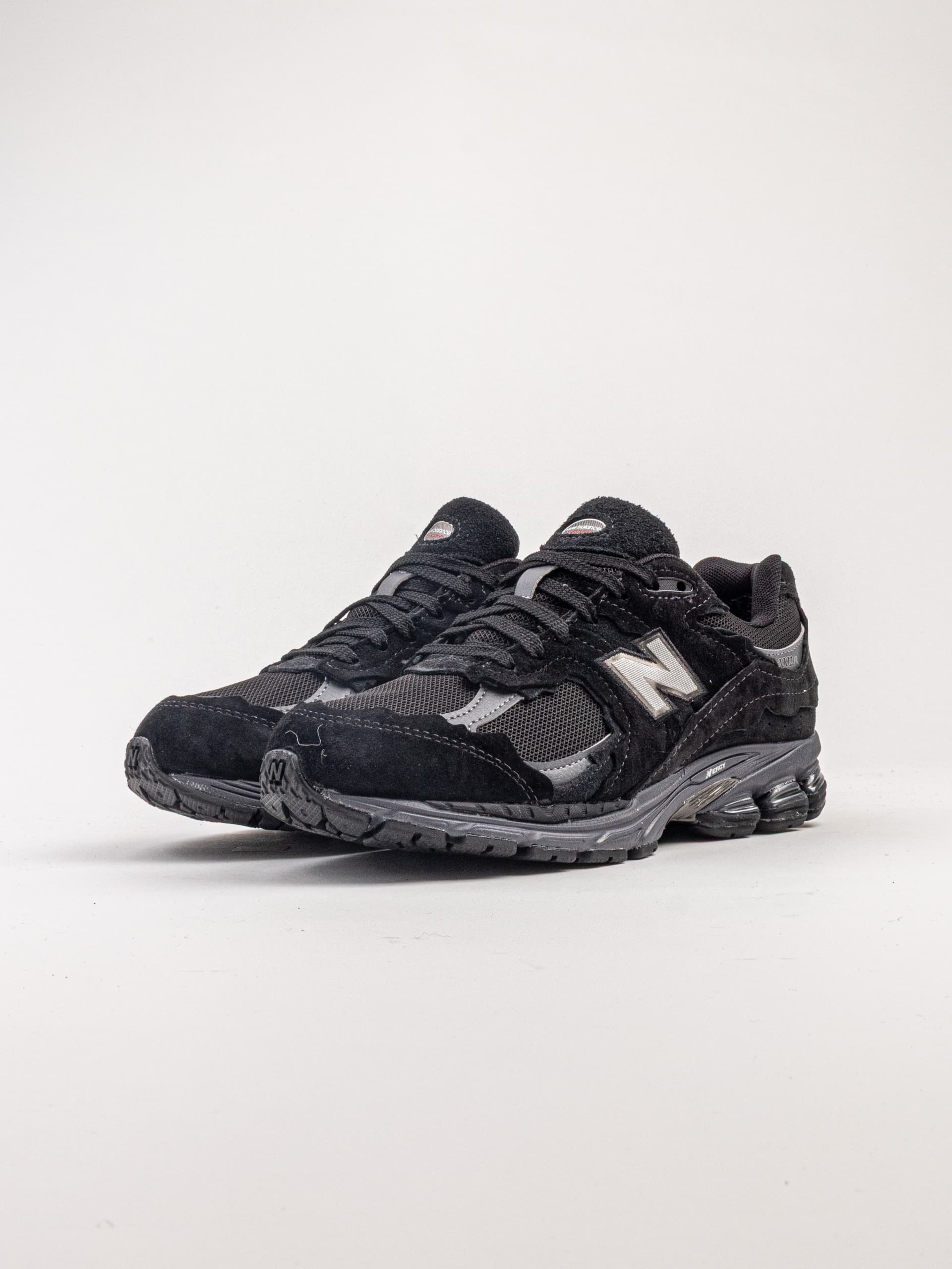 KICK-STEP x DARK New Balance "2002R"